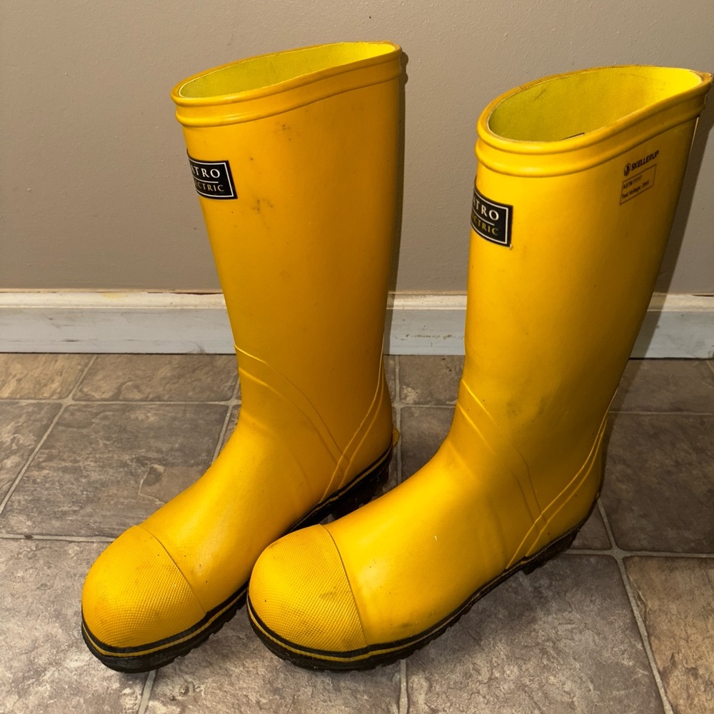 Nos Surplus Quatro Safety Boots - Dielectric Thermal 15 Knee Size 9